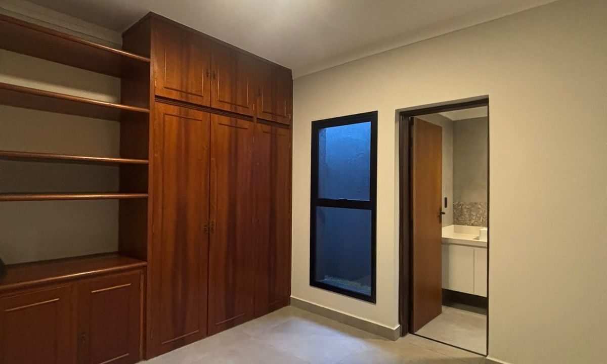 24373158-fd3a-4f46-a4bf-8b11ea39d197