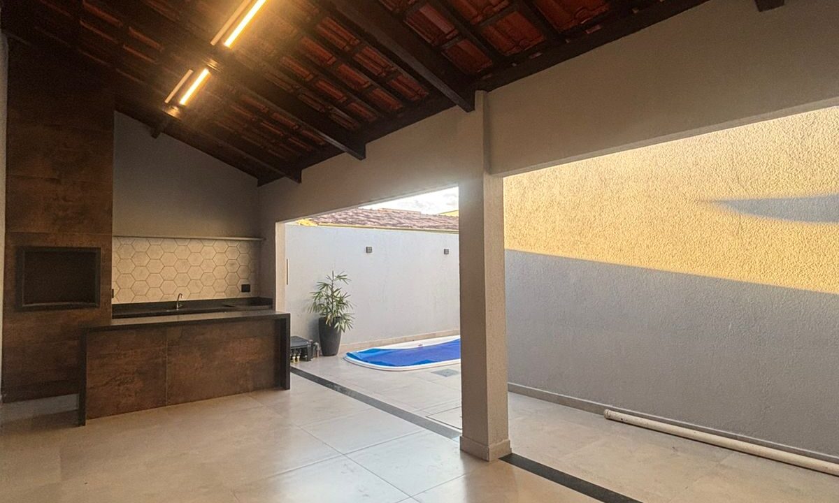 8d87185a-7ffa-4b54-854e-50a5306ec5a3