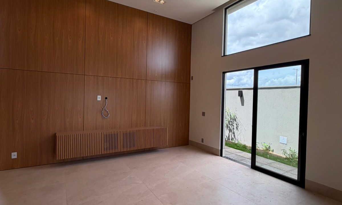 0605a623-ac2e-4f15-a3f2-1247965fc7c0