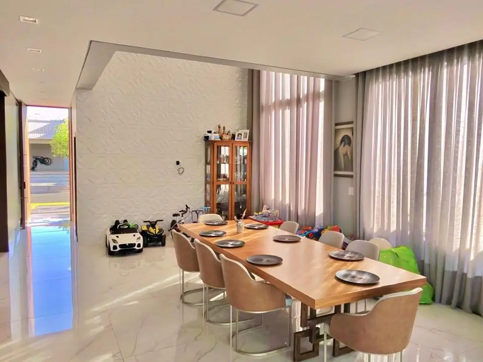 0913a4db-89d2-4f02-99a5-71fd51c757c2