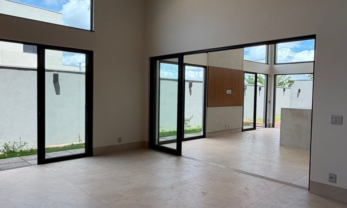 dee0f658-bfaf-4601-946d-017f83717117 (1)