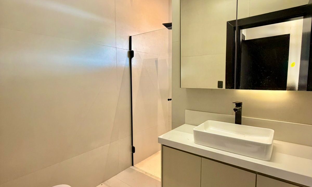 04fdf35b-da1c-4a48-bb53-afc975f7c8f3