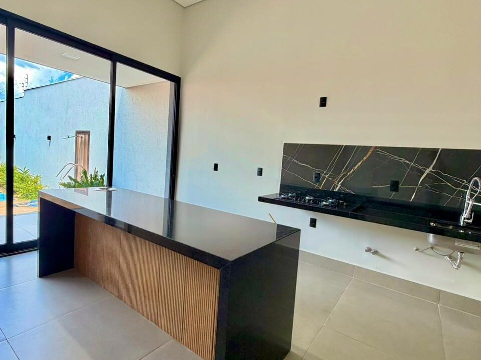 30055265-25f6-46cd-ae62-4698563fa8ae