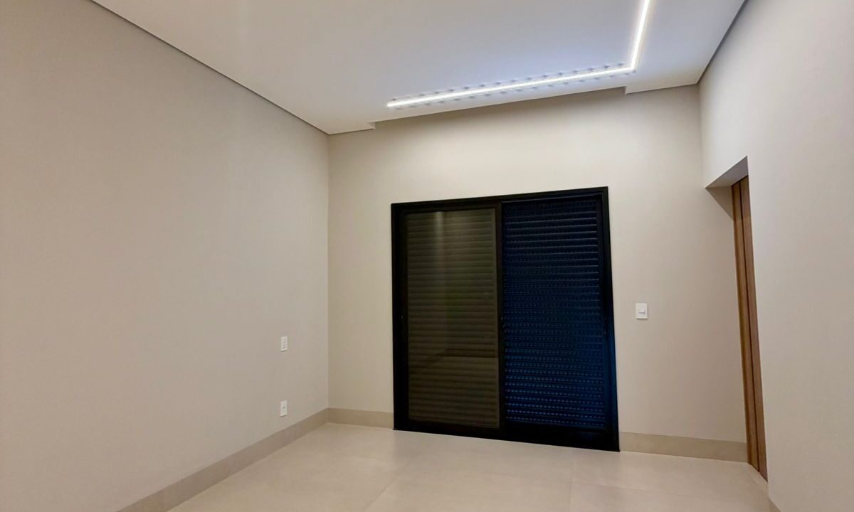 976ed689-23e3-49ec-a089-4bb51f856cdb