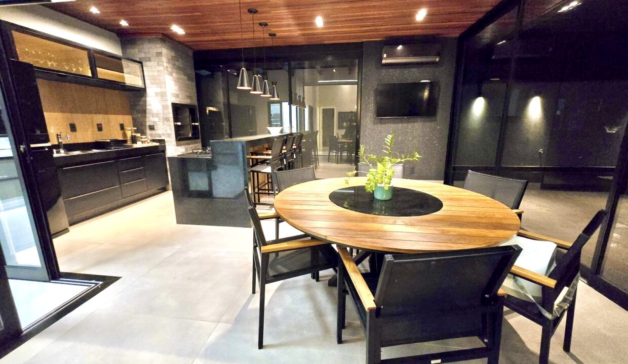 a02be84d-72a7-4c6b-a3b4-319561999b0e