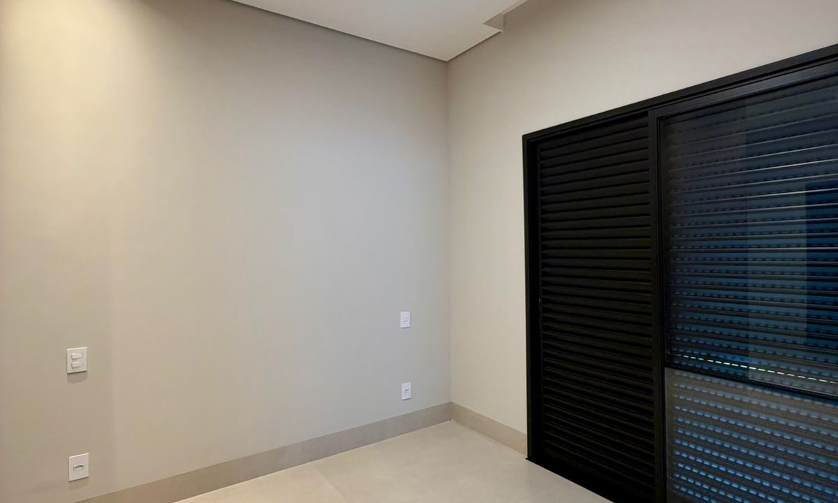 bb771270-df99-430c-9585-becb9052722e