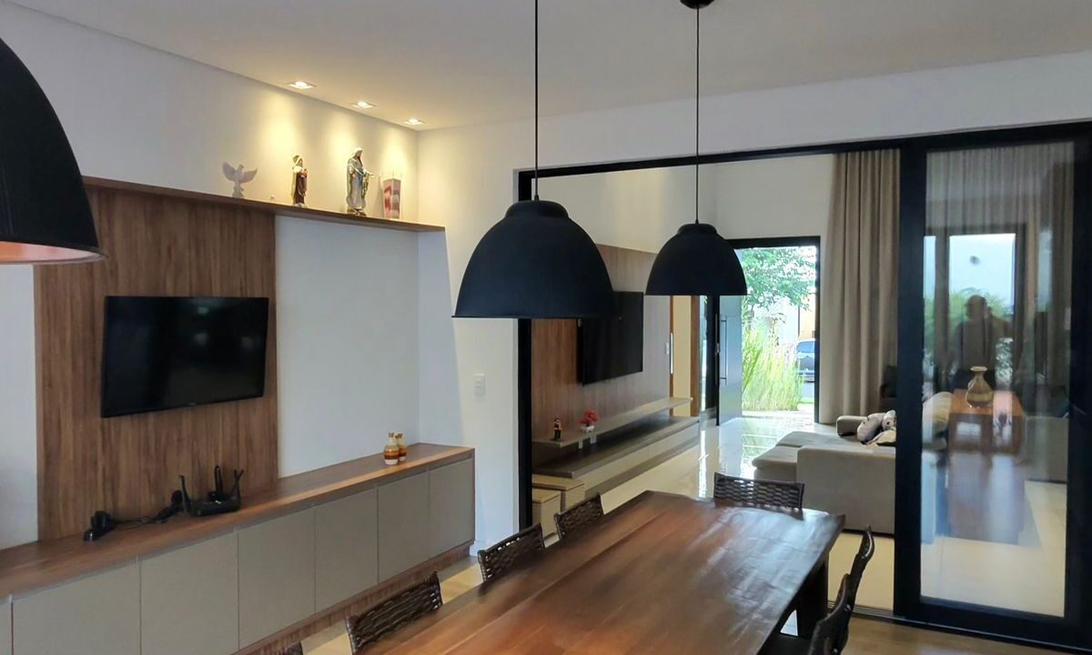 d2408667-933c-4969-8fbc-c0f36cd935ff