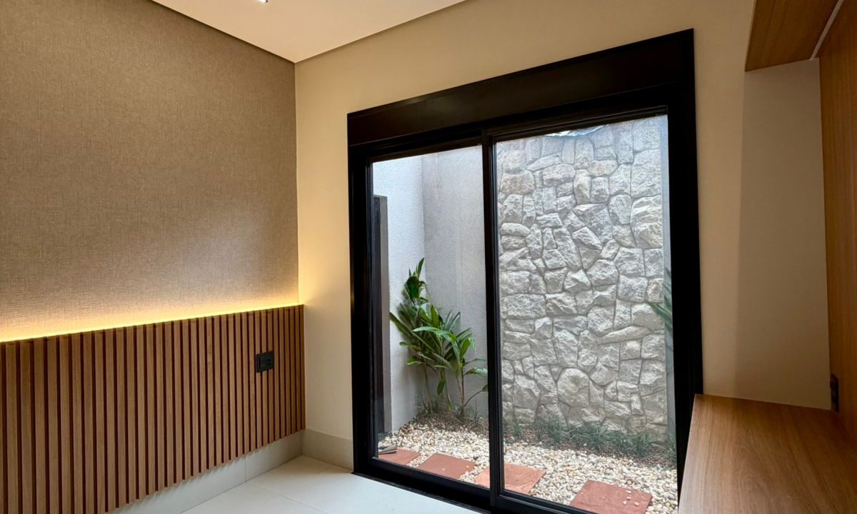 d8a172d8-5fd3-416d-9c2c-449e6c8e2e93