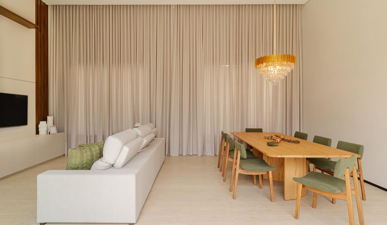 df8f7dc0-f23f-442f-bda6-087b86b5b031