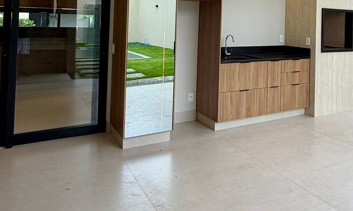 e8b38235-7ced-4094-99cd-c8284e205164